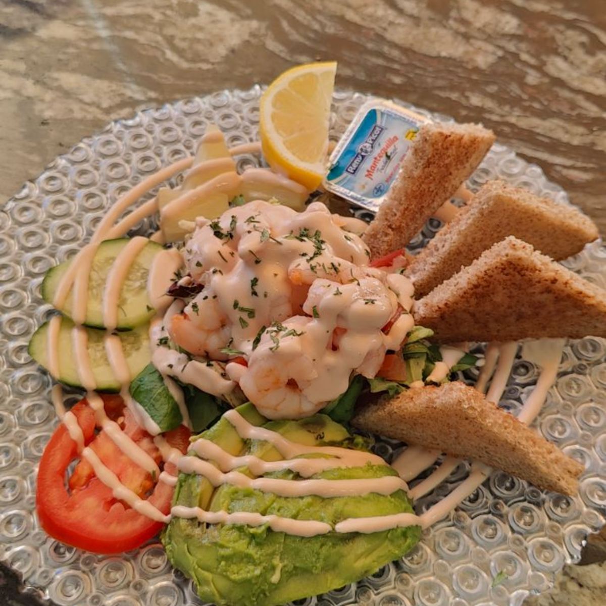 Avocado & prawn salad